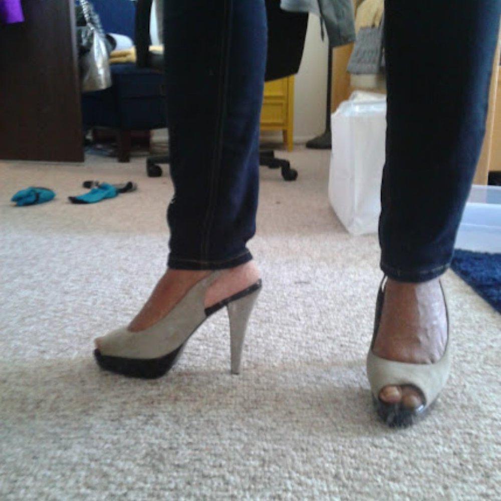 Blue Velvet Pumps - Picture 5 of 16